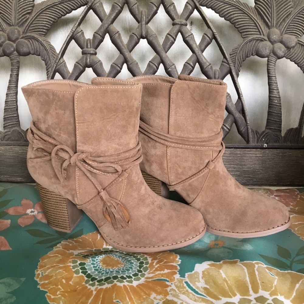 Tan suede booties with bow
